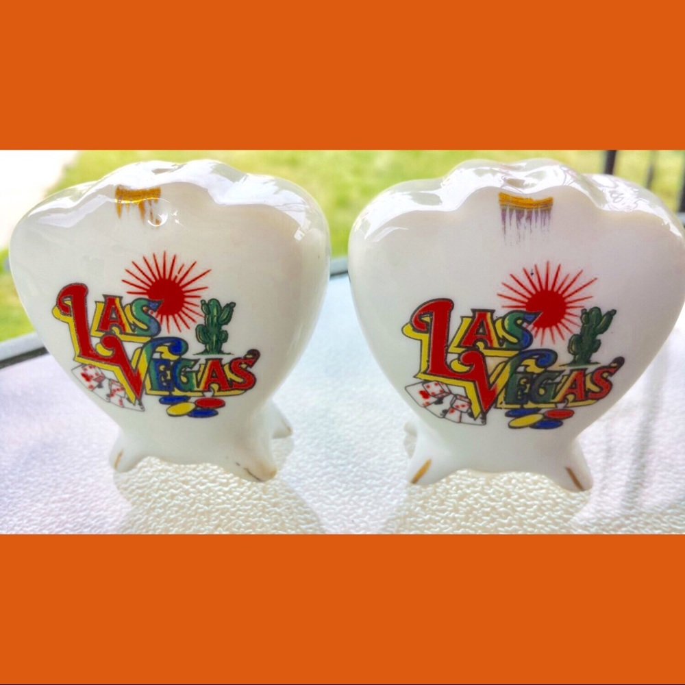 VTG 70s LAS VEGAS Ceramic Salt & Pepper Shakers